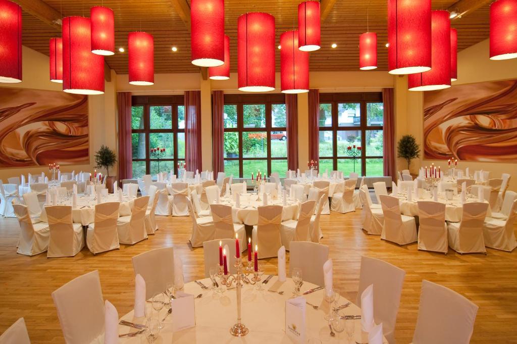 Hotel Restaurant Sonnenhof Weyerbusch Exterior foto